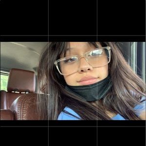 Meet your Posher, Chloe